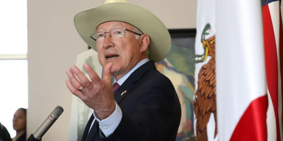 Ken Salazar, en conferencia de prensa el 3 de septiembre.