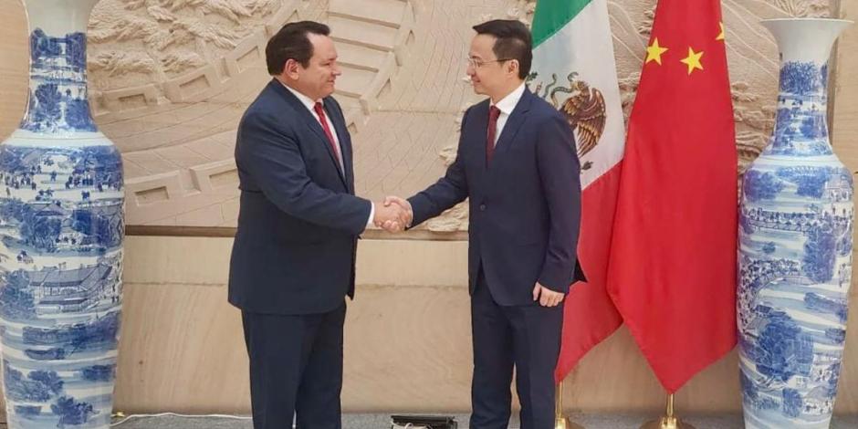 Joaquín Díaz Mena se reúne con Zhang Run, embajador de China en México.