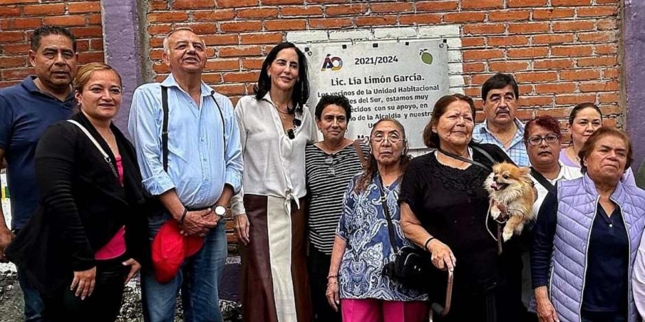 Vecinos reconocen el trabajo de Lía Limón en ÁO.