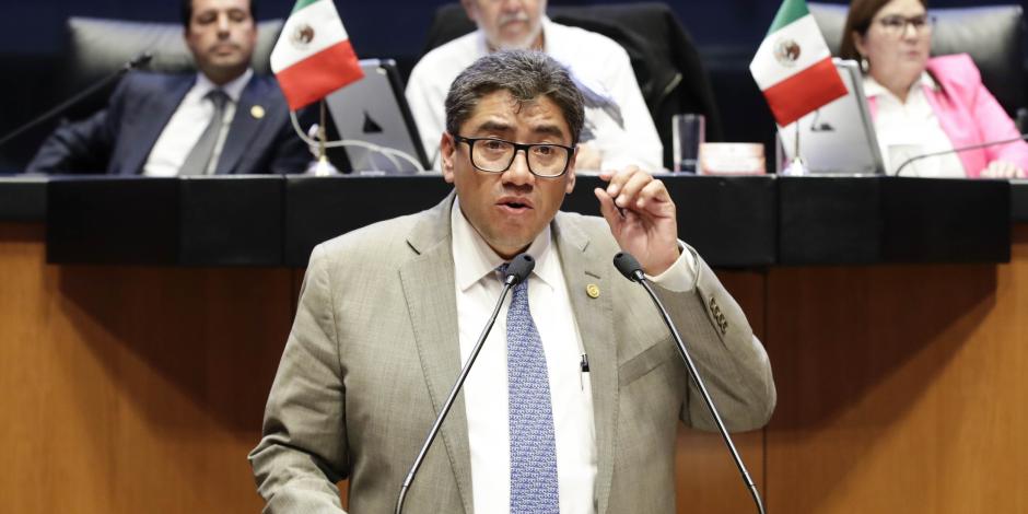 El legislador Saúl Monreal, ayer durante la sesión en el Senado.