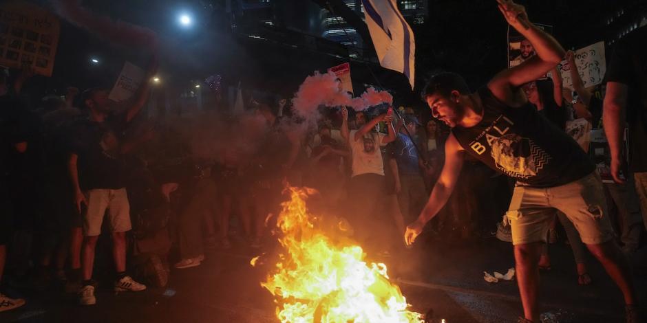 Disidentes que exigen una tregua entre su gobierno y Hamas por los rehenes mantienen sus protestas en la nación, ayer.