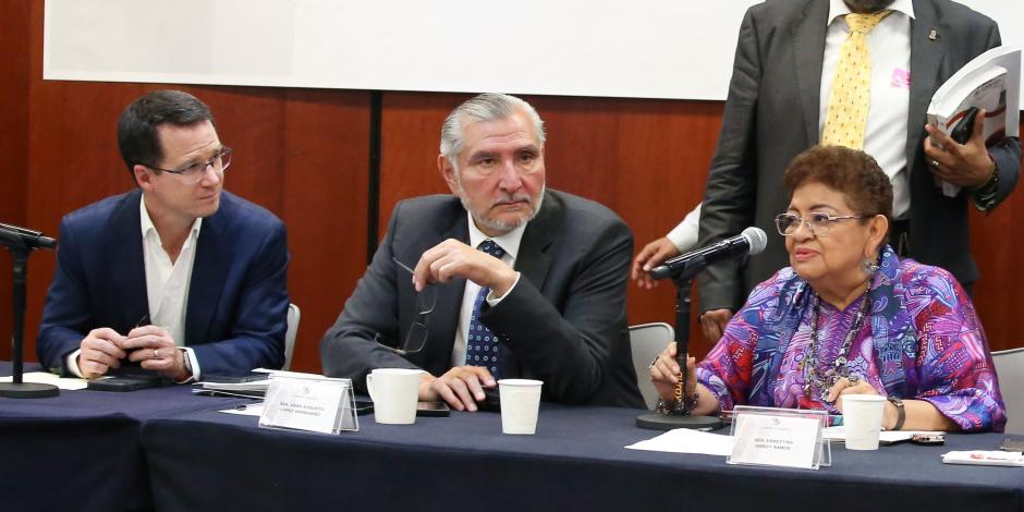 De izq. a der.: Ricardo Anaya, Adán Augusto López y Ernestina Godoy, ayer en el Senado.