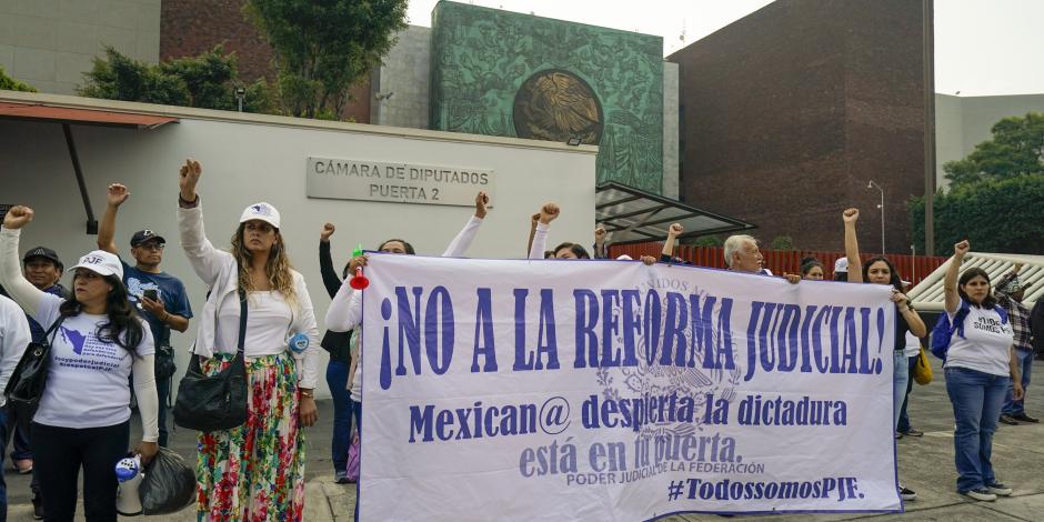 Desde el 3 de septiembre, trabajadores del Poder Judicial bloquean los accesos al recinto legislativo de San Lázaro.