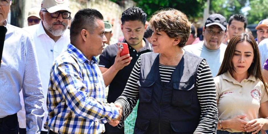 Delfina Gómez recorre Tejupilco y anuncia la reubicación de viviendas dañadas tras desbordamiento de río.