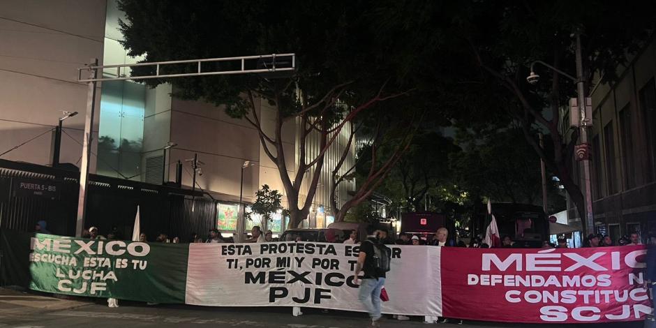 Trabajadores del PJF bloquean trabajadores del PJF accesos al Senado