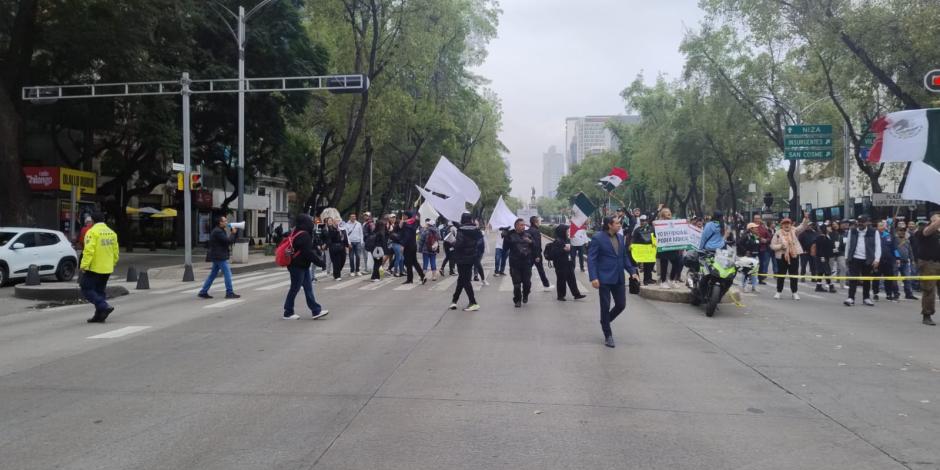 Manifestantes bloquean este jueves accesos al Senado.