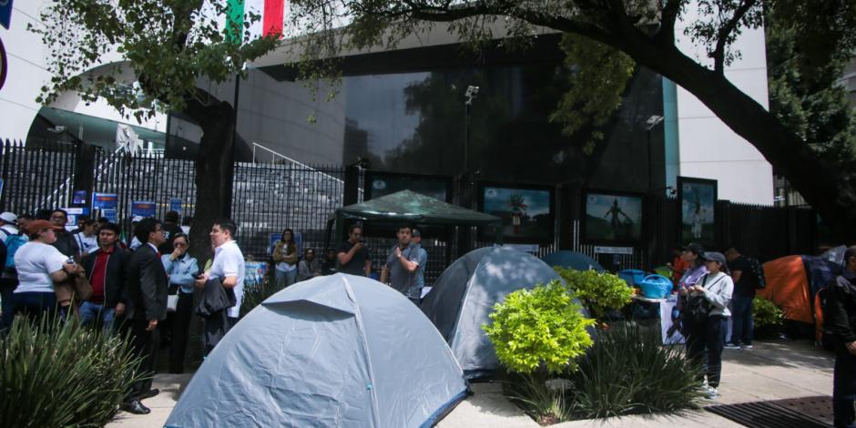 Protesta de este jueves en la sede del Senado.