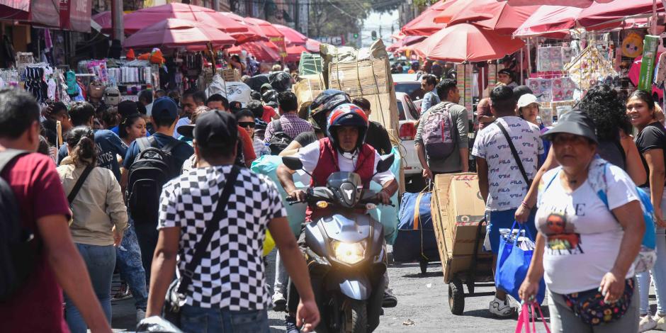 El entorno político en México, hizo que analistas y expertos consultados por Banxico bajaran su estimación del PIB de 2024 a 1.6%.