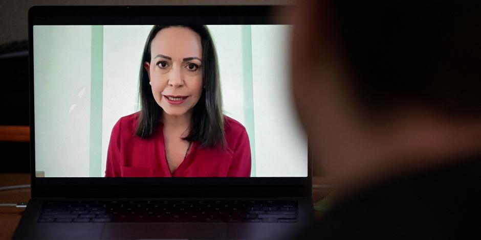 La disidente María Corina Machado atiende a medios de comunicación en una conferencia virtual, ayer.