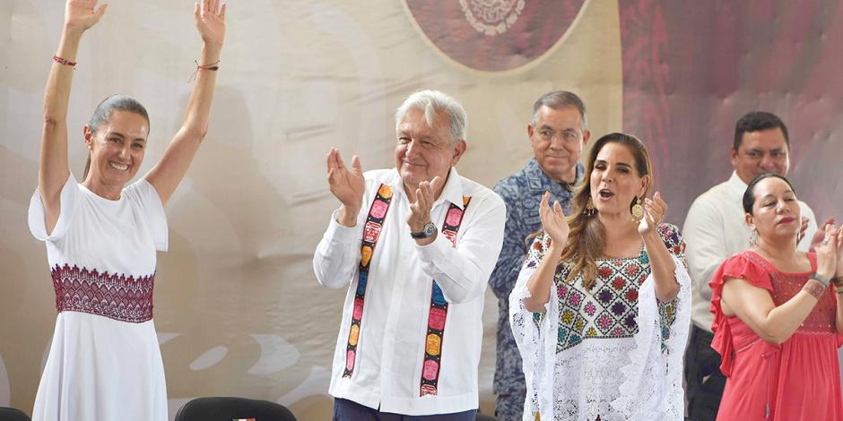 La presidenta electa, Claudia Sheinbaum, el Presidente López Obrador, y Mara Lezama, gobernadora de Quintana Roo, ayer.