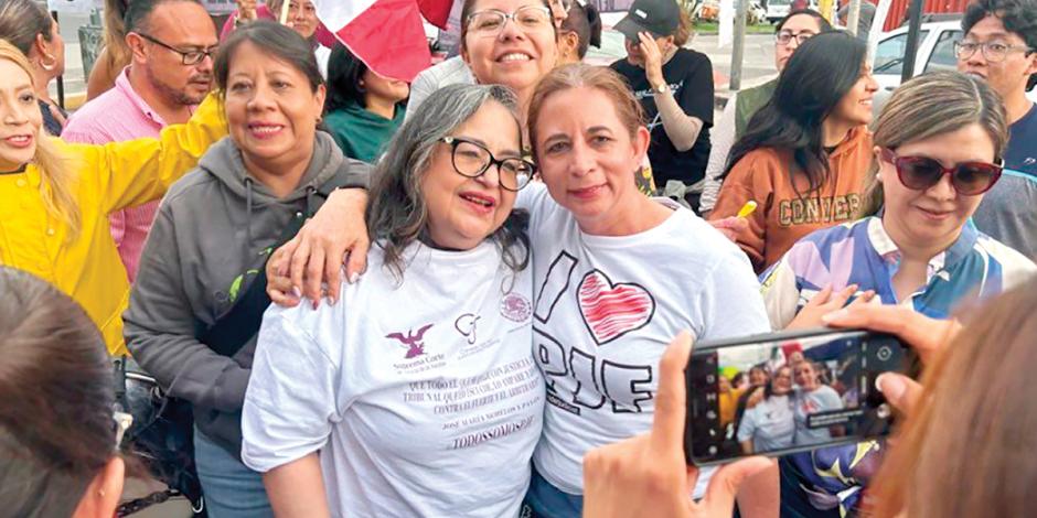 La ministra presidenta de la SCJN, ayer, durante la protesta en la Cámara de Diputados.