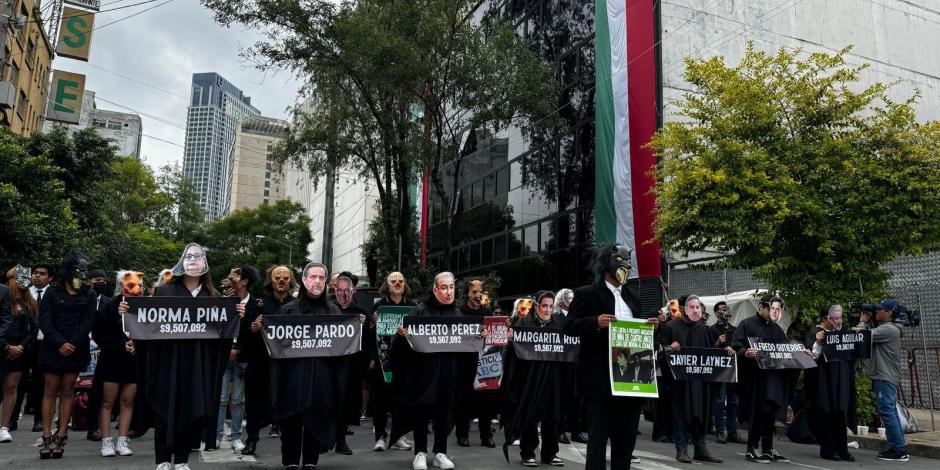 Universitarios de la UAM, UNAM, POLI y UAEMex se unieron a la manifestación por una reforma al Poder Judicial.