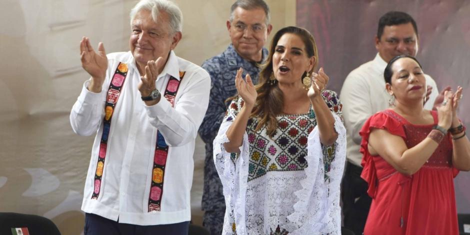 El Presidente Andrés Manuel López Obrador junto a la gobernadora Mara Lezama.