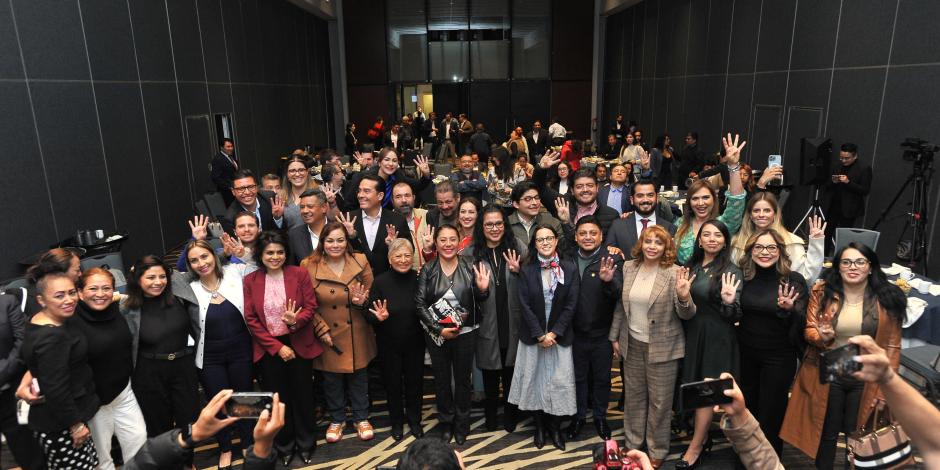 Diputados capitalinos de Morena, durante una reunión sobre las labores legislativas, ayer.