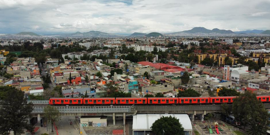 Toma aérea del recorrido de un convoy, ayer.