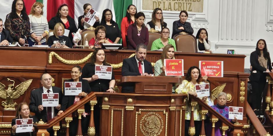 Sesión en el Congreso de la Ciudad de México.