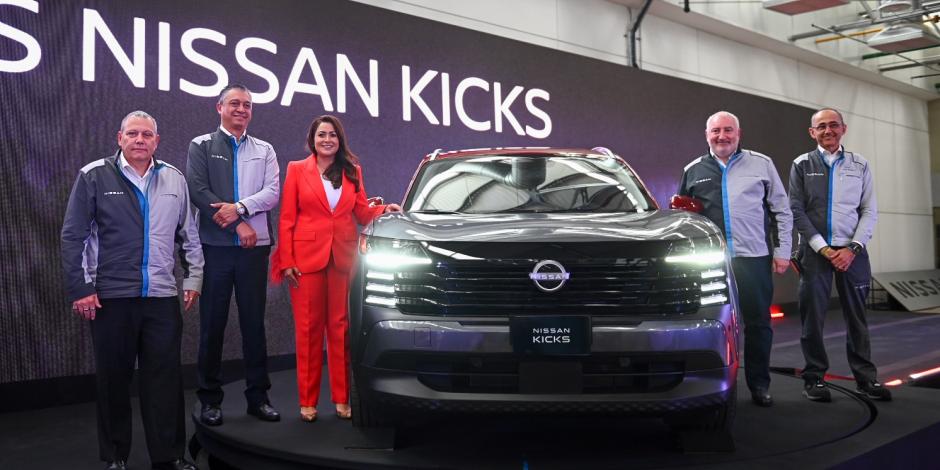 Tere Jiménez encabeza arranque de producción del Nissan Kicks 2025