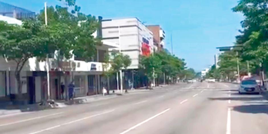 Las calles de la ciudad de Culiacán permanecieron desiertas durante prácticamente todo el día de ayer.