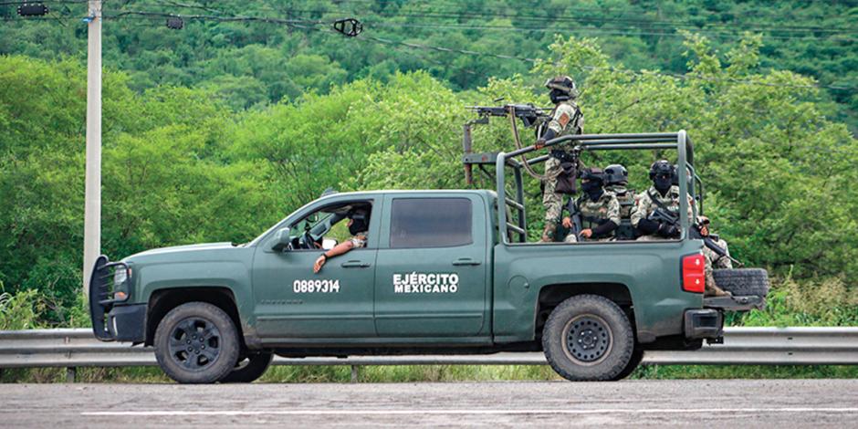 Elementos del Ejército continúan con la vigilancia en la zona.