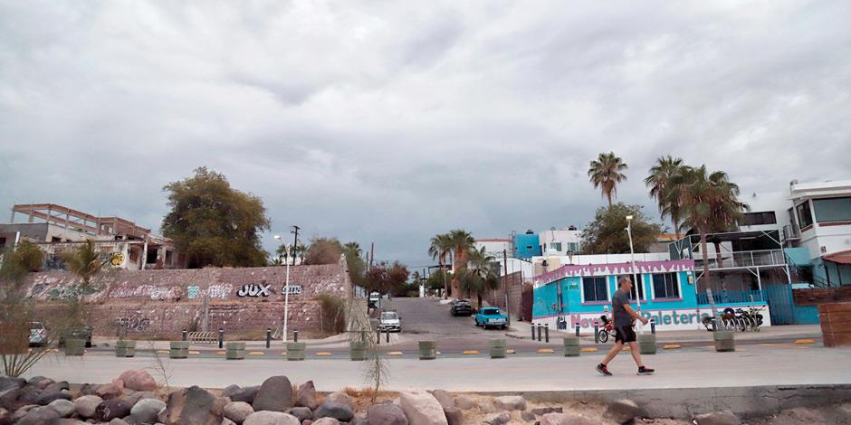 La ciudad de La Paz, BCS, amaneció ayer con mal tiempo por la  tormenta Ileana.