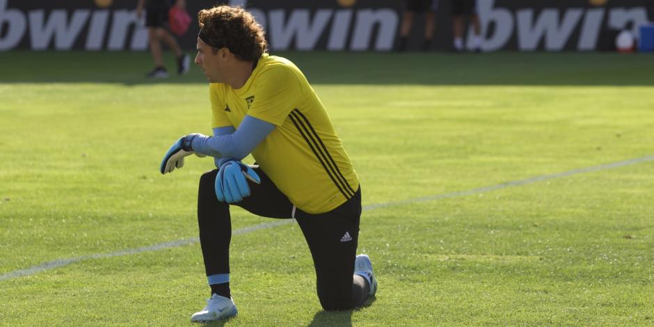 Memo Ochoa tuvo un buen debut con el AVS SAD de Portugal.