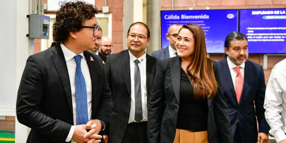 La gobernadora Tere Jiménez y directivos de Minth durante el recorrido por la planta, donde se anunciaron planes de expansión.