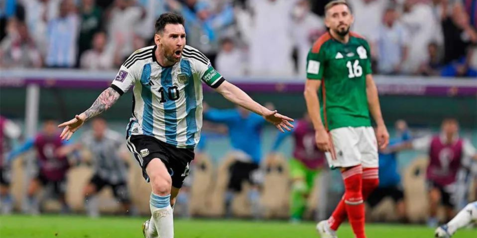 Lionel Messi y Héctor Herrera en el partido de Argentina vs México en Qatar 2022