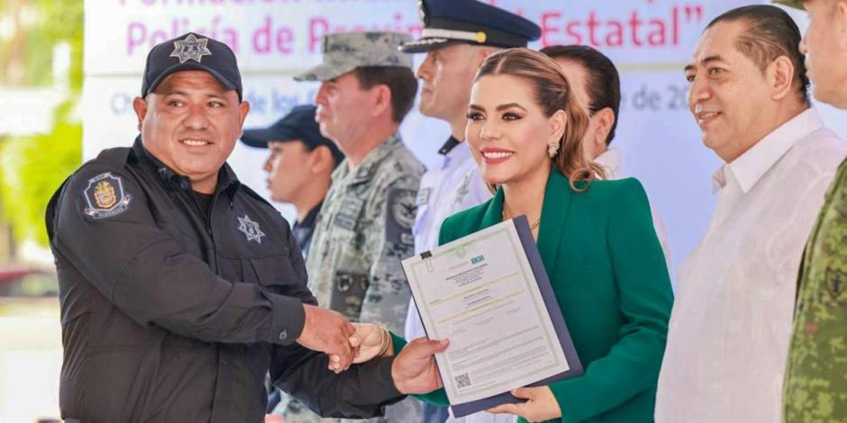 Evelyn Salgado cumple con la profesionalización de la Policía Estatal de Guerrero.