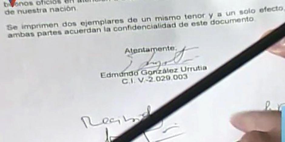 Chavistas difunden una firma que la oposición tacha de ilegal.