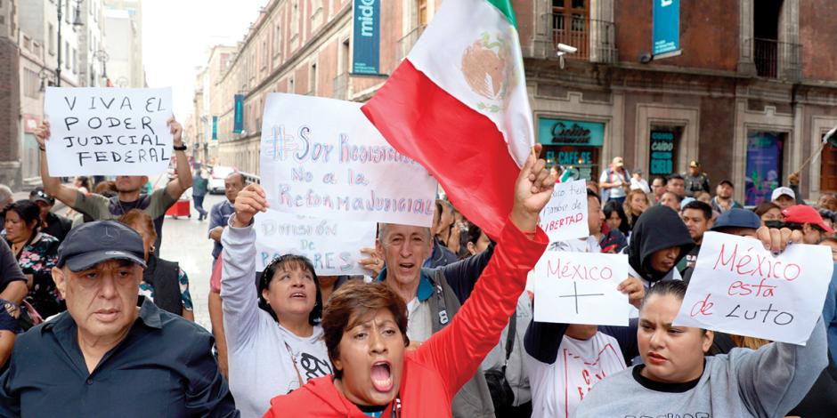 Trabajadores del Poder Judicial en una manifestación en la Ciudad de México el pasado 12 de septiembre.