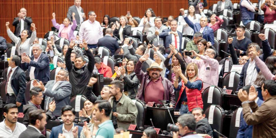 Votación de la bancada de Morena en la Cámara de Diputados, el jueves en la noche.