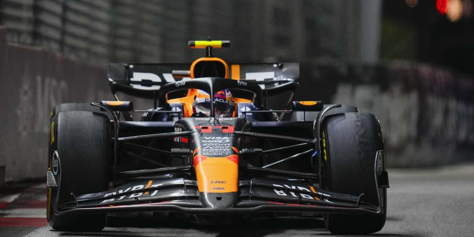 Checo Pérez durante la carrera del Gran Premio de Singapur de F1