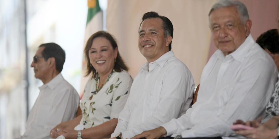 En la imagen, el gobernador de Veracruz, Cuitláhuac García, junto al Presidente López Obrador.