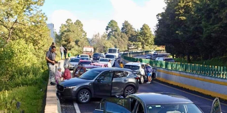 El accidente ocurrido ayer provocó filas de hasta 3 kilómetros de vehículos en dirección a la capital de Morelos.