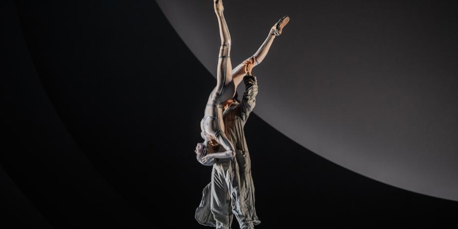 Críticos han destacado la belleza visual de la coreografía del artista francés.