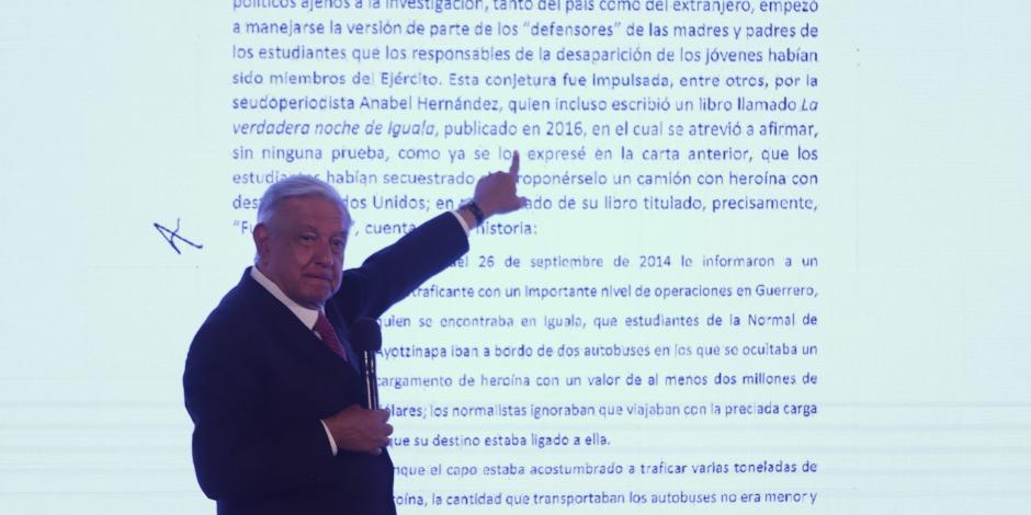 AMLO lee segundo informe sobre la desaparición en Ayotzinapa, durante la mañanera.