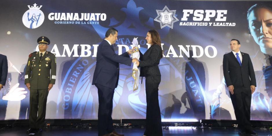 Libia Dennise García Muñoz Ledo, Gobernadora Electa, rinde homenaje a las fuerzas de seguridad en Guanajuato.