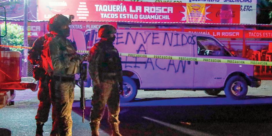 Ayer, un grupo delictivo abandonó una camioneta con restos humanos.