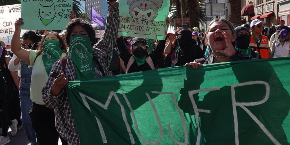 En el marco del Día de la Despenalización del Aborto, cientos de mujeres salieron a marchar para exigir su legalización en el país.