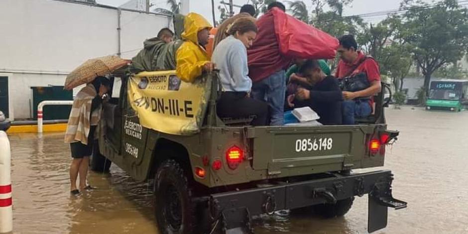 Sedena apoya a población afectada en Guerrero.