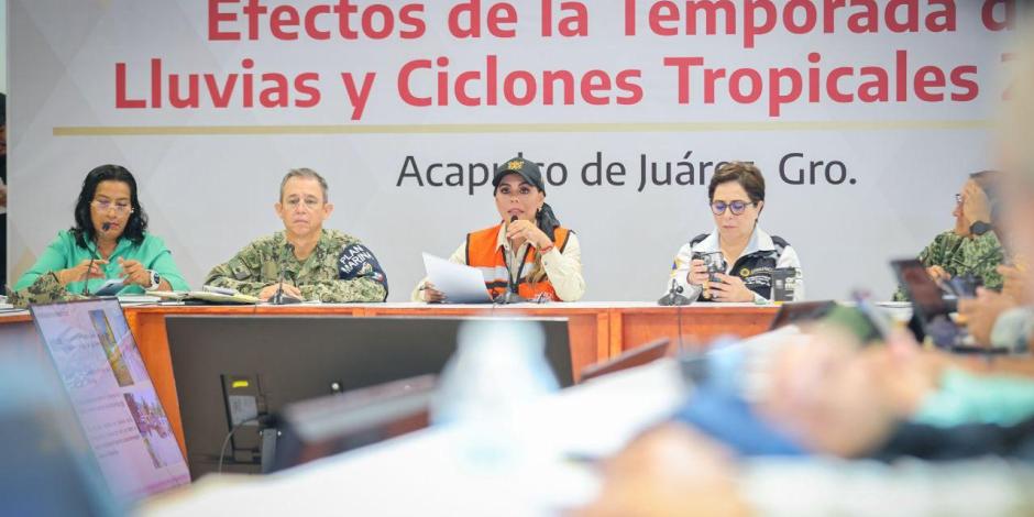 Evelyn Salgado supervisa refugios y trabajos de rescate tras las inundaciones que afectan a diversas zonas de Guerrero.