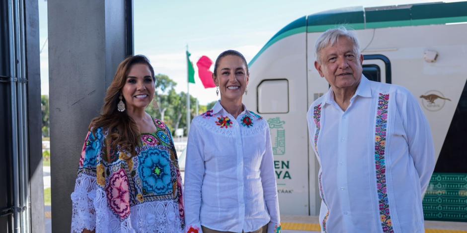 Mara Lezama, gobernadora de Quintana Roo, junto a Claudia Sheinbaum y AMLO.