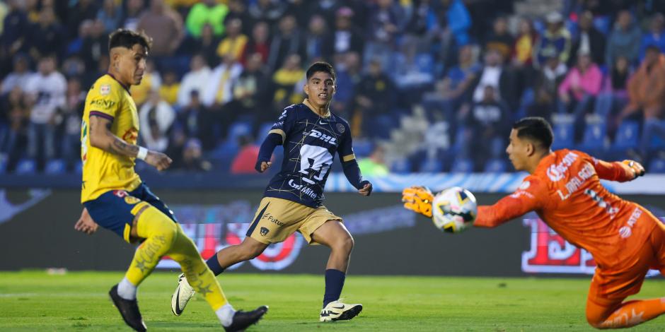 Piero Quispe, de Pumas, anota el 1-0 ante América en el Clásico Capitalino de la Jornada 10 del Apertura 2024 de la Liga MX