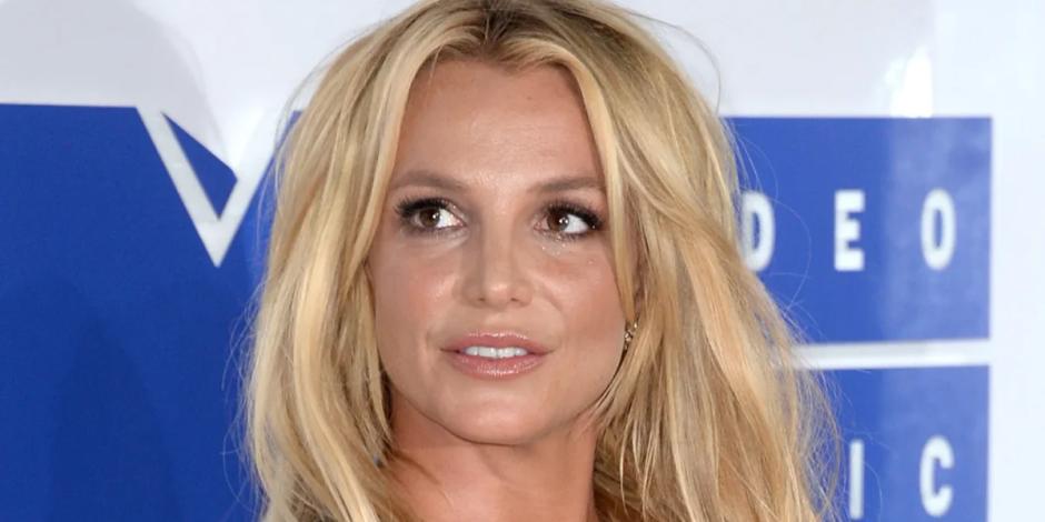 Britney Spears se quema la cara.