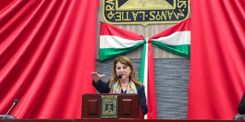 Margarita González Saravia, al rendir protesta al cargo de gobernadora de Morelos ante el Congreso local, ayer.