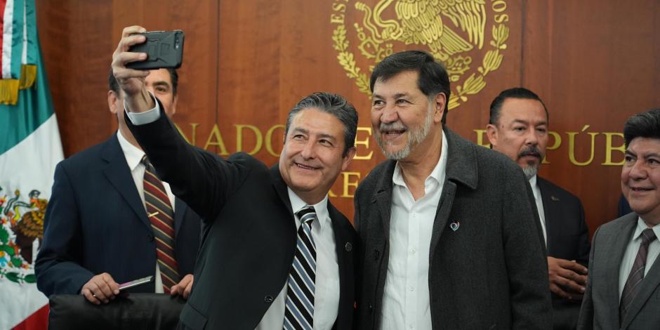 El senador Gerardo Fernández Noroña, ayer, en reunión con empresarios.