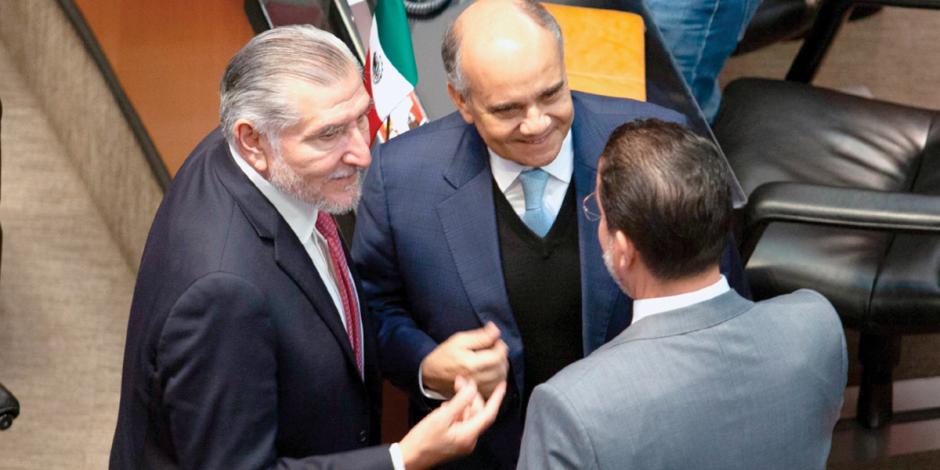 Los senadores Adán Augusto López y Manuel Añorve, ayer.