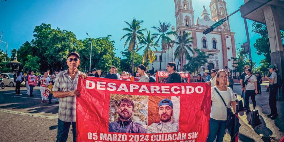 Decenas de familiares de personas desaparecidas pidieron a las autoridades de Sinaloa la localización con vida de las víctimas, en marcha realizada ayer.