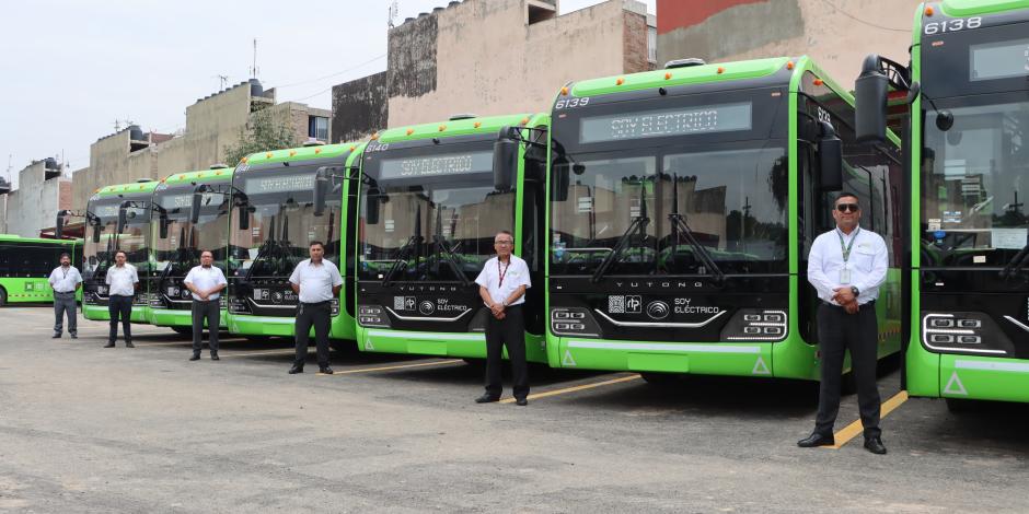 El Gobierno de la CDMX puso en marcha 50 nuevos autobuses eléctricos.