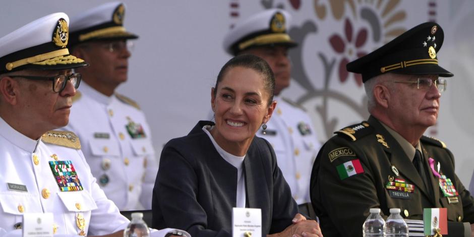 Claudia Sheinbaum, presidenta de México, encabezó la ceremonia por los 200 años de la promulgación de la Constitución Federal de los Estados Unidos Unidos Mexicanos de 1824.